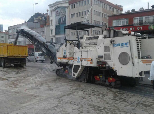 Kiralık Asfalt Kazıma Makinesi Freze