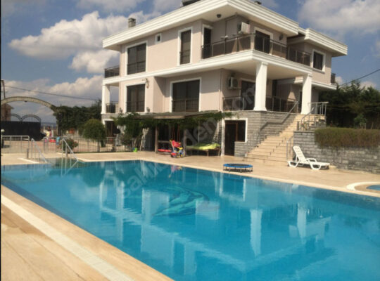 Güzelce’de Kiralık Havuzlu Müstakil Villa