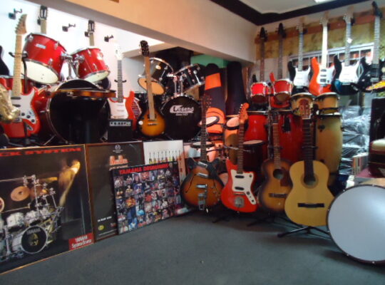 İZMİR KİRALIK GİTARLAR
