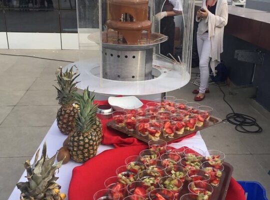 NOSTALJİK SATICI ÇİKOLATA ŞELALESİ