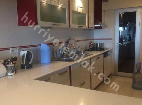 İLHAN’DAN MOBİLYALI DENİZE SIFIR YALI DAİRESİ