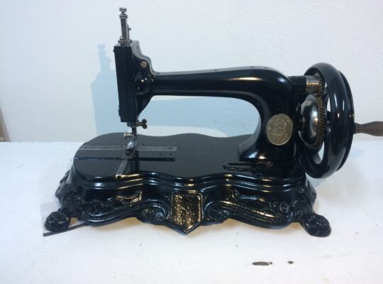 Antika dikiş makinası