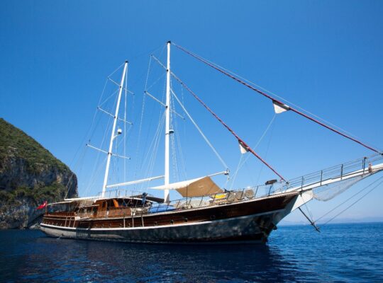 Kiralık Tekne 8 Kamara 16 Kişilik