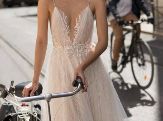 LIL MARTINEZ – Celine Gelinlik Kiralama