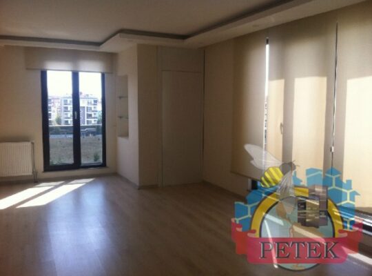 BEYLİKDÜZÜ BEYKENTTE CADDE ÜSTÜ KISA KATLI DAİRE