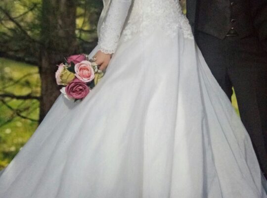 Arkası ipli gelinlik