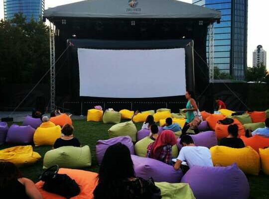 DEV SİNEMA PERDESİ