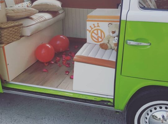 LİMUZİN KALİTESİNDE KLASİK ARABA KEYFİ