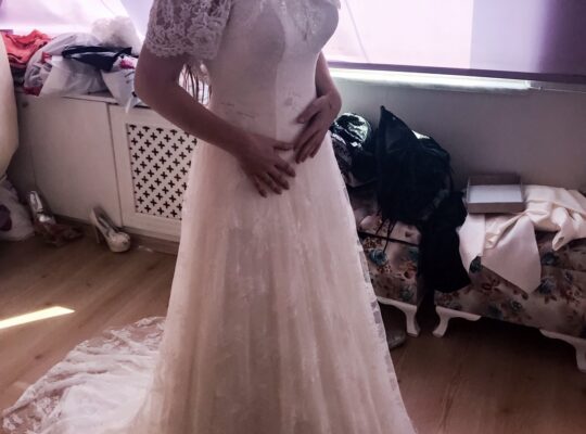 Kiralık Gelinlik / Kuyruklu, sirt dekolteli, komple dantel