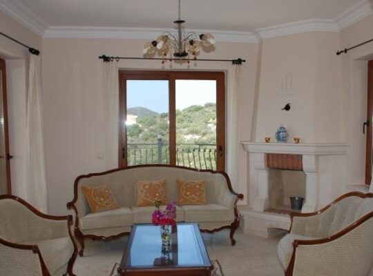 ANTALYA ÇUKURBAĞ DA LÜKS HAVUZLU KİRALIK VİLLA