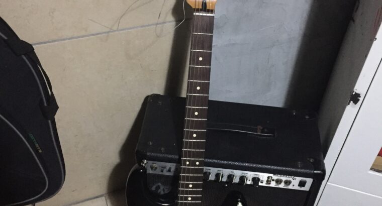Fender Stratocaster Ve Fender Mustang Amfi