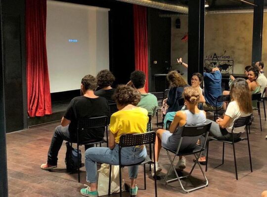 KARAKÖY’DE ÇOK AMAÇLI YÜKSEK TAVANLI KİRALIK STÜDYO