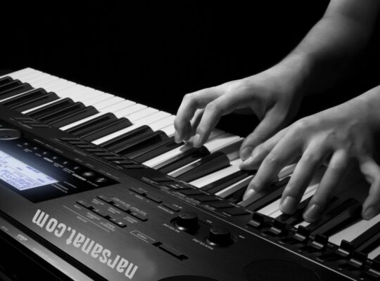 SES SİSTEMLİ PİYANİST KİRALAMA