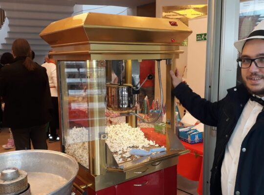 Patlamış Mısır Arabası Kiralama