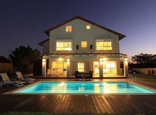 İZMİR ÇEŞME DE KİRALIK ÖZEL HAVUZLU DUBLEX VİLLA