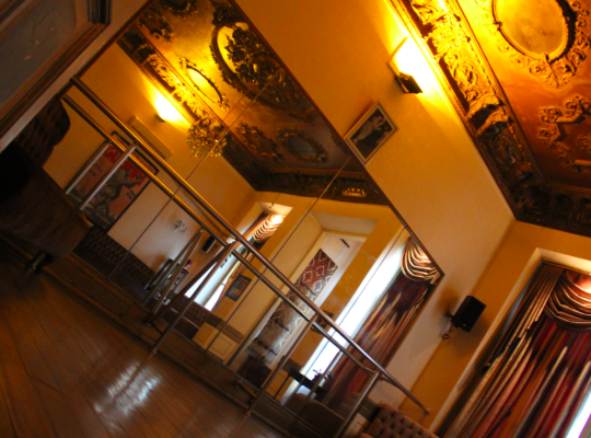 ÇOK AMAÇLI YÜKSEK TAVANLI TARİHİ ÇİFT SALONLU STÜDYO