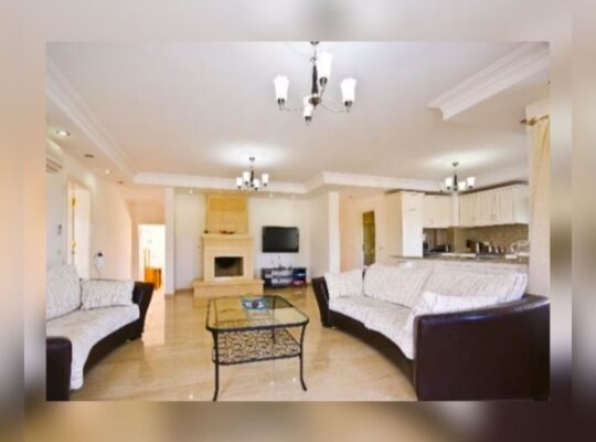 İZMİR ÇEŞME ‘DE KONFORLU ÖZEL HAVUZLU VE BAHÇELİ HAFTALIK KİRALIK LÜKS VİLLA