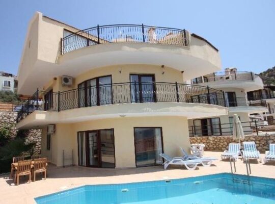 ANTALYA KALKAN ‘DA ÖZEL HAVUZLU LÜKS HAFTAKIL KİRALIK VİLLA