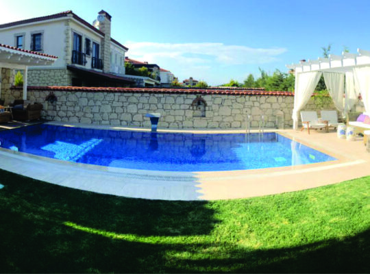 ALAÇATI DA UYGUN VE ÖZEL FİYATIYLA…HAFTALIK KİRALIK,LÜKS ,KONFORLU VİLLA