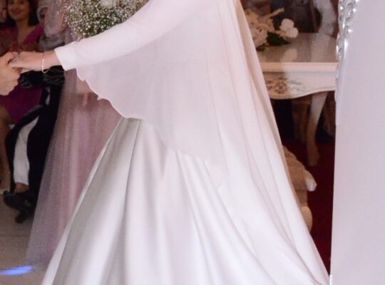 Özel tasarım, zarif, sade ve şık gelinlik