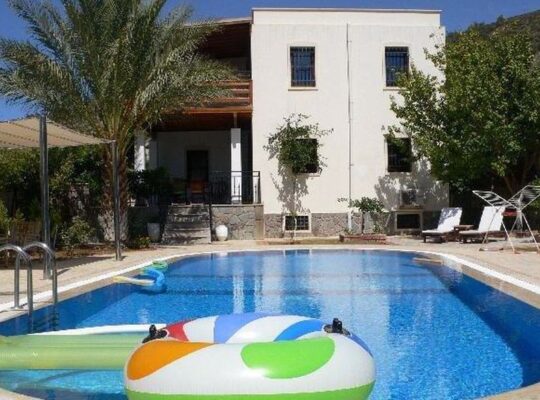 GÜNDOĞAN DA ÖZEL HAVUZLU KİRALIK VİLLA