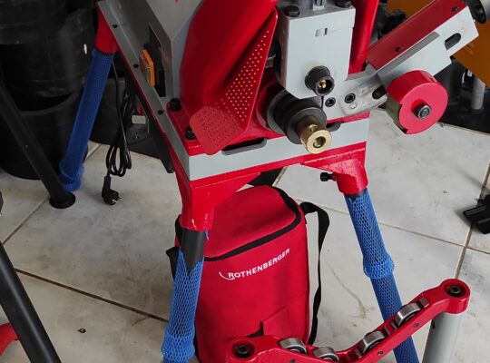 Kiralık yiv açma makinesi